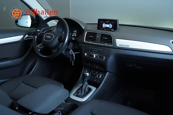 Audi Q3 3 of 5