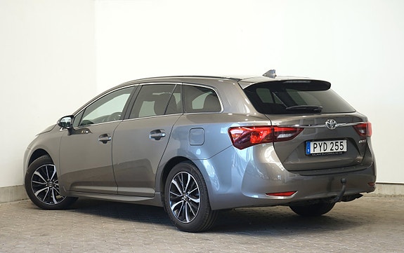 Toyota Avensis 3 of 5