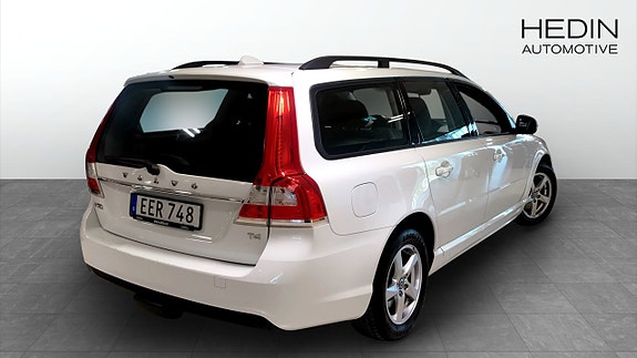Volvo V70 2 of 5