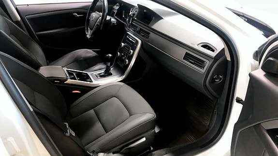 Volvo V70 3 of 5