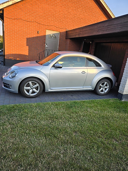 Volkswagen Beetle 2 of 5