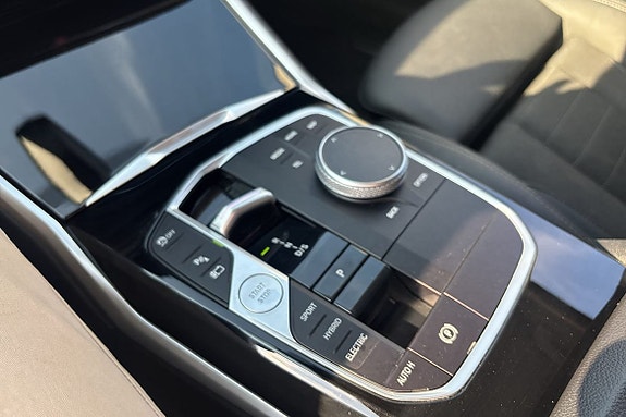 BMW 330e 16 of 17