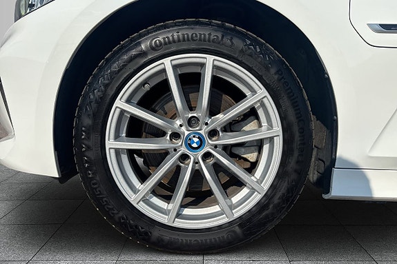 BMW 330e 8 of 17