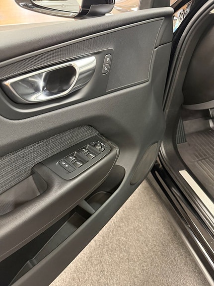 Volvo XC60 7 of 18