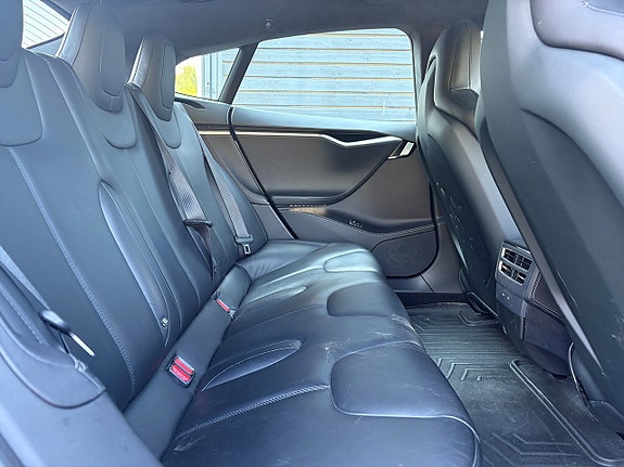 Tesla Model S 10 of 23