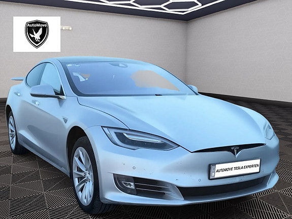 Tesla Model S 3 of 5