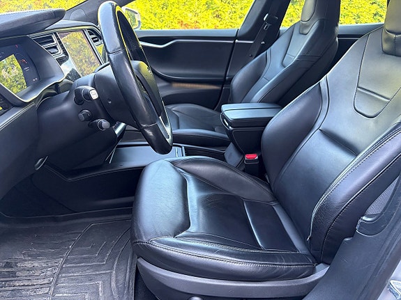 Tesla Model S 14 of 23
