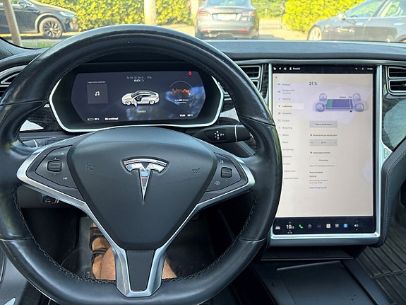 Tesla Model S 23 of 23