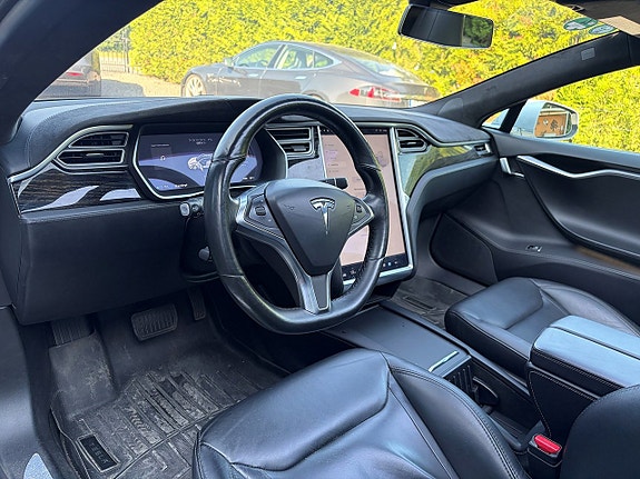 Tesla Model S 22 of 23