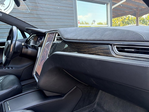Tesla Model S 12 of 23