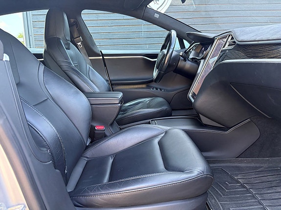 Tesla Model S 11 of 23