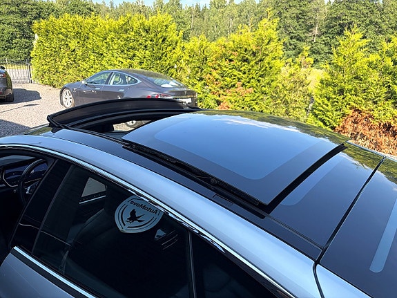 Tesla Model S 21 of 23