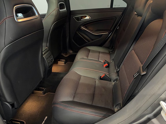 Mercedes-Benz CLA250 14 of 17