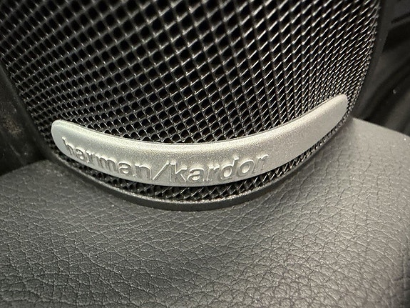 Mercedes-Benz CLA250 8 of 17