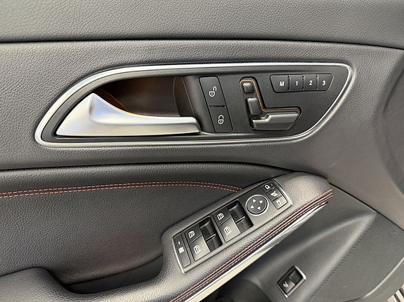Mercedes-Benz CLA250 7 of 17