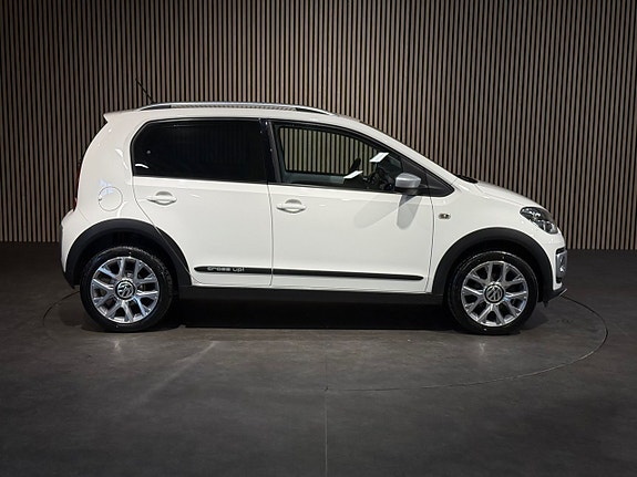Volkswagen Up! Cross 3 of 5