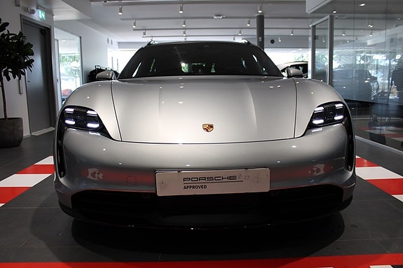 Porsche Taycan Cross Turismo 4 of 5