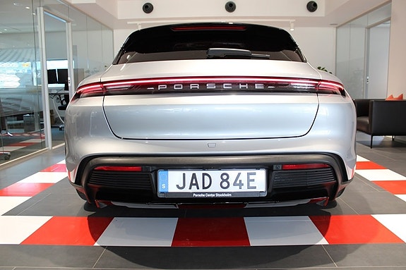 Porsche Taycan Cross Turismo 3 of 5