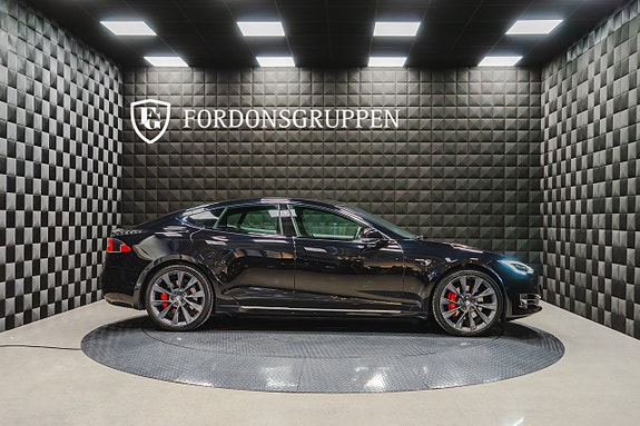 Tesla Model S 8 of 24