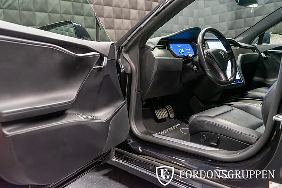 Tesla Model S 13 of 24