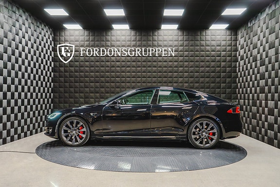 Tesla Model S 2 of 24
