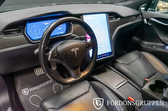 Tesla Model S 16 of 24