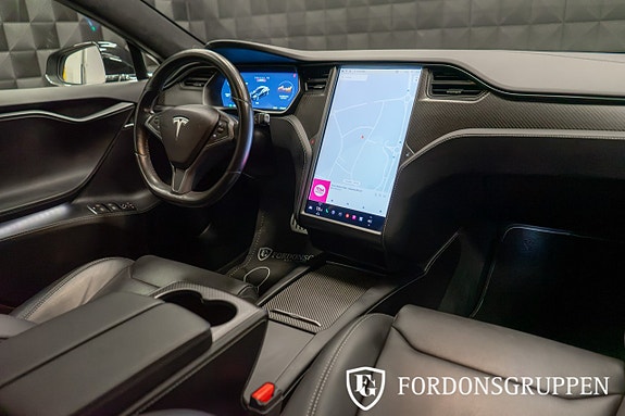 Tesla Model S 19 of 24