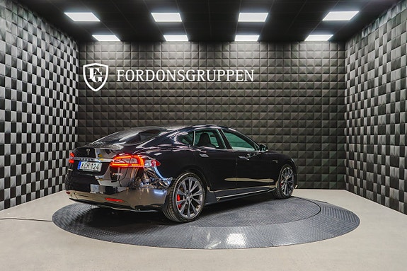 Tesla Model S 7 of 24
