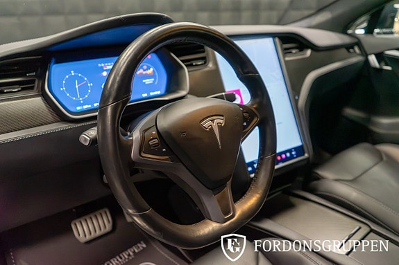 Tesla Model S 17 of 24