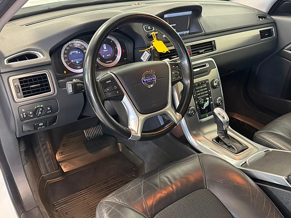 Volvo V70 10 of 25