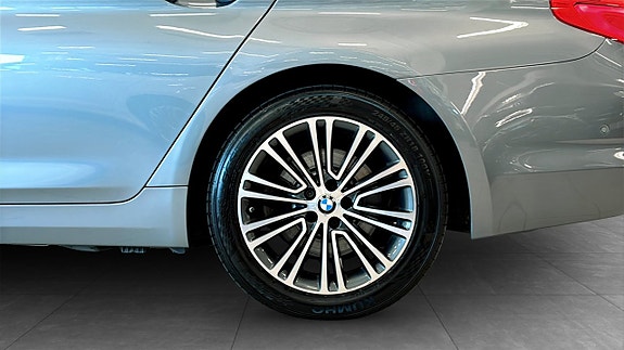BMW 530e 9 of 16