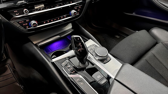 BMW 530e 13 of 16