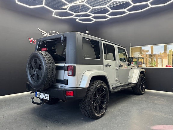 Jeep Wrangler Unlimited 3 of 5