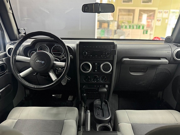 Jeep Wrangler Unlimited 8 of 14