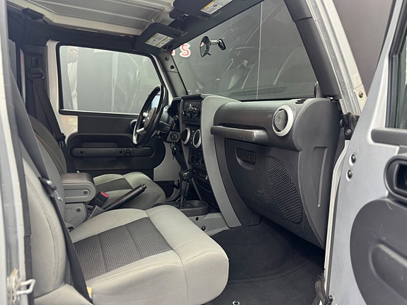 Jeep Wrangler Unlimited 11 of 14