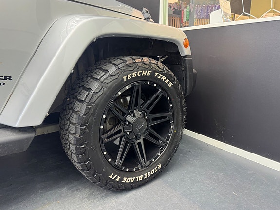 Jeep Wrangler Unlimited 13 of 14