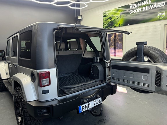 Jeep Wrangler Unlimited 5 of 5