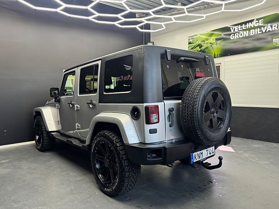 Jeep Wrangler Unlimited 4 of 5