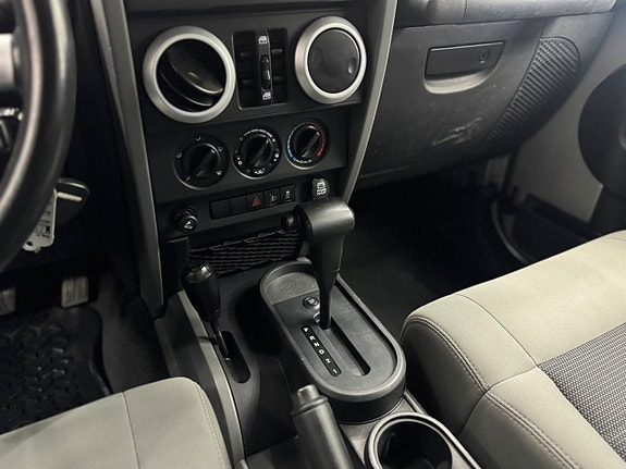 Jeep Wrangler Unlimited 10 of 14