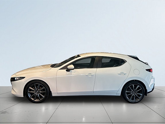 Mazda 3 4 of 5