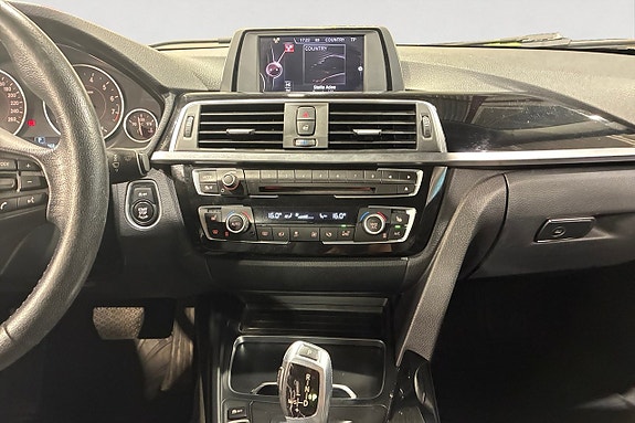 BMW 320 12 of 17