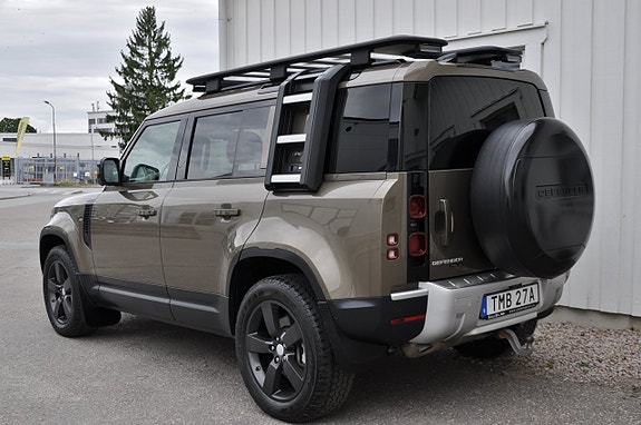 Land Rover Defender 110 4 of 23
