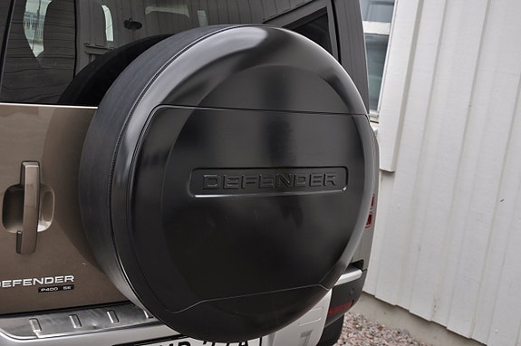 Land Rover Defender 110 20 of 23