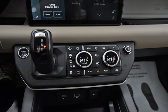Land Rover Defender 110 13 of 23