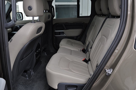 Land Rover Defender 110 6 of 23