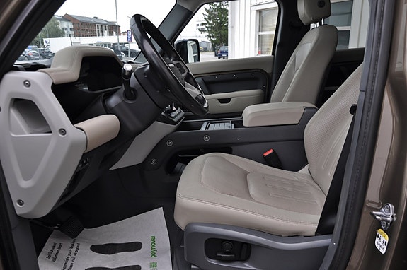 Land Rover Defender 110 5 of 23