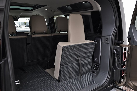Land Rover Defender 110 17 of 23