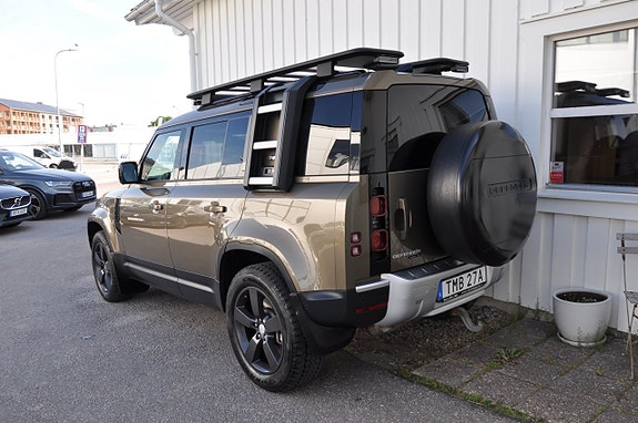 Land Rover Defender 110 3 of 5