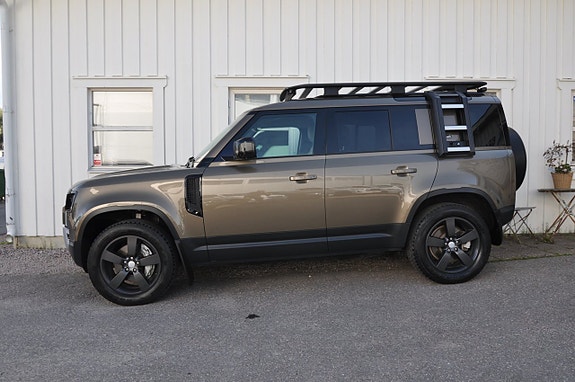 Land Rover Defender 110 2 of 5