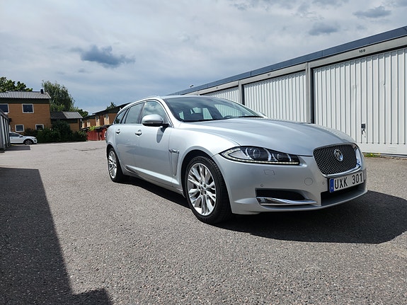 Jaguar XF 3 of 14